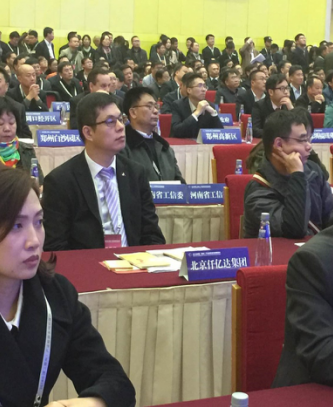 仟億達(dá)(831999)董事長鄭兩斌(二排左一)應(yīng)邀出席開幕式 仟億達(dá)(831999)董事長鄭兩斌(二排左一)應(yīng)邀出席開幕式