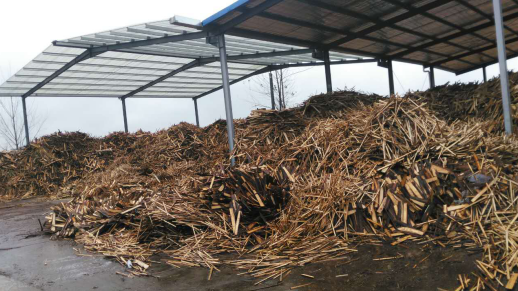 上圖為農(nóng)林廢棄物秸稈、木屑等