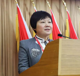 順義區(qū)工商聯(lián)黨組書記、順義區(qū)常務(wù)副主席單曉梅做工作報(bào)告