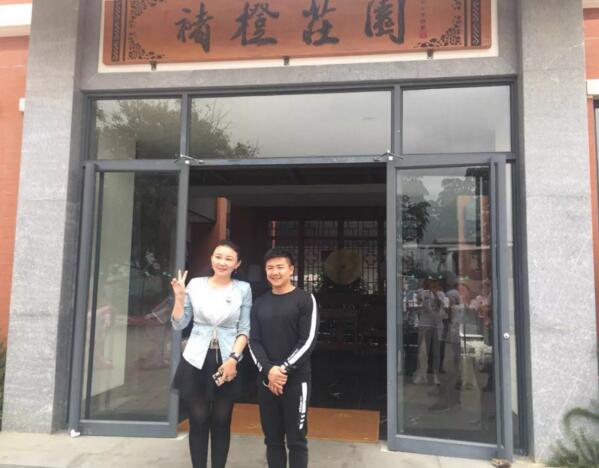 仟億達集團總裁(左)與型動體育始人、奧運陳一冰(右)