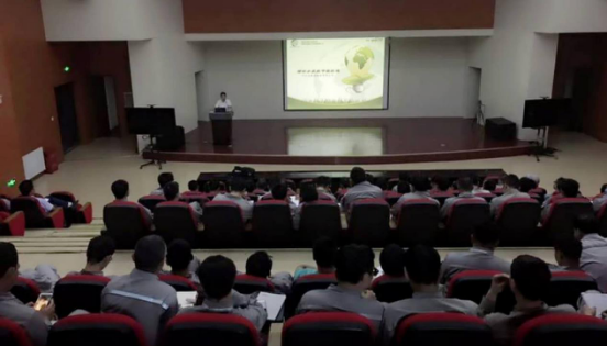 仟億達(dá)集團(tuán)王總進(jìn)行培訓(xùn) 仟億達(dá)集團(tuán)王總進(jìn)行培訓(xùn)